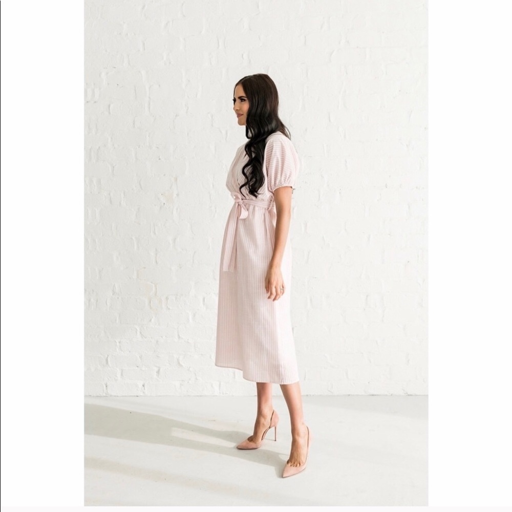 Rachel Parcell pink and white dress Crysta…